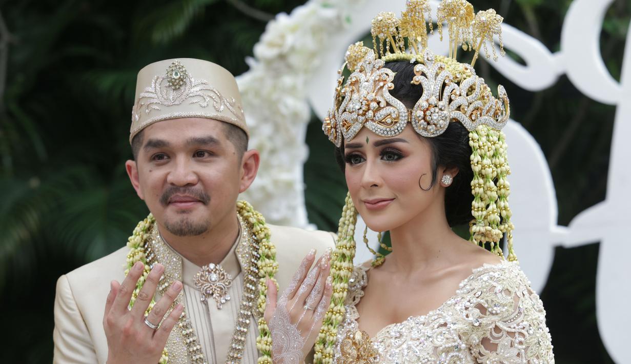 Selain Tommy Kurniawan dan Lisya Nurrahmi, ada juga yang tengah berbahagia, yakni Selvi Kitty dan Rangga Ilham Suseno. Keduanya telah resmi menikah pada Minggu (18/2/2018) kemarin. (Adrian Putra/Bintang.com)