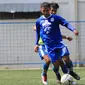 Pemain Persib, Gian Zola, saat latihan. (Bola.com/Erwin Snaz)