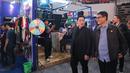 Menpora Erick Thohir saat berkeliling di Indonesia Sports Summit 2025 (ISS 2025) resmi digelar di Indonesia Arena, Senayan, Jakarta pada Sabtu (6/12/2025).