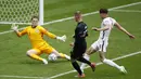 Menit ke-33, Jerman mendapatkan peluang terbaiknya lewat Timo Werner yang menerima operan dari Kai Havertz. Tapi sayang tembakannya lemah dan berhasil diamankan oleh Jordan Pickford yang bergerak maju lebih cepat. (Foto: AP/Pool/John Sibley)