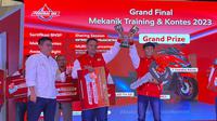 Pemenang Federal Oil Mekanik Training & Kontes 2023 berhak membawa pulang 1 unit sepeda motor. (ist)