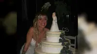 Perempuan Italia Ini Pilih Menikahi Diri Sendiri