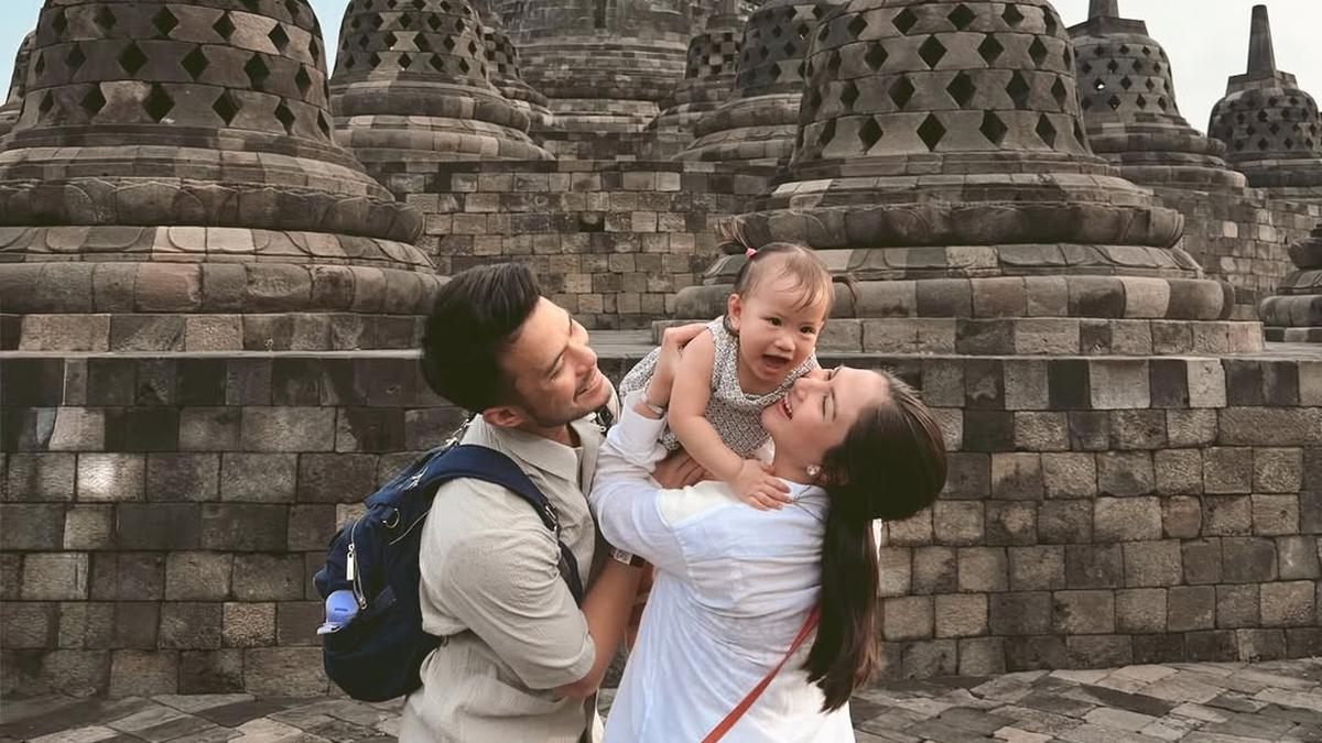 Gaya Kasual Stylish Jessica Mila Liburan sambil Momong Anak di Magelang