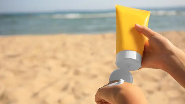 Kriteria Sunblock untuk Berenang: Cek Panduan yang Tepat Demi Perlindungan Lebih Maksimal