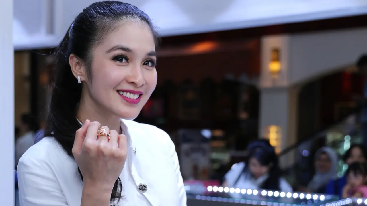 [Bintang] Sandra Dewi