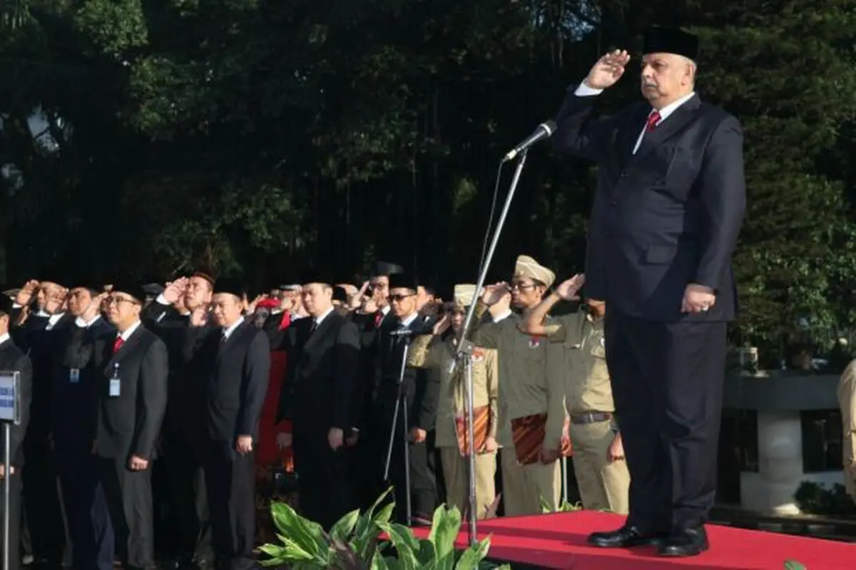 Direktur Utama PT PLN (Persero) Sofyan Basir menjadi pembina upacara memperingati Hari Kemerdekaan Indonesia ke-71 di Kementerian BUMN.