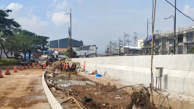 Pembangunan Underpass Dewi Sartika yang sedang dikerjakan untuk mengatasi kemacetan di Kota Depok.