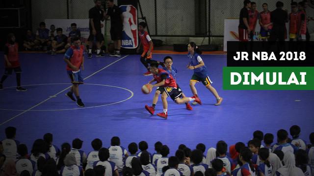 Berita video Jr Nba Indonesia 2018 telah dimulai . Edisi tahun ini terasa lebih berbeda karena selain anak-anak, para pelatih basket juga mendapatkan kesempatan untuk mendapatkan pelatihan.