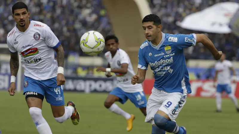 FOTO: Sempat Tertinggal, Arema Bangkit Imbangi Persib di Bandung