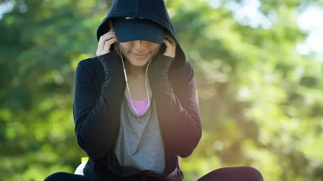 perempuan yang menguatkan diri