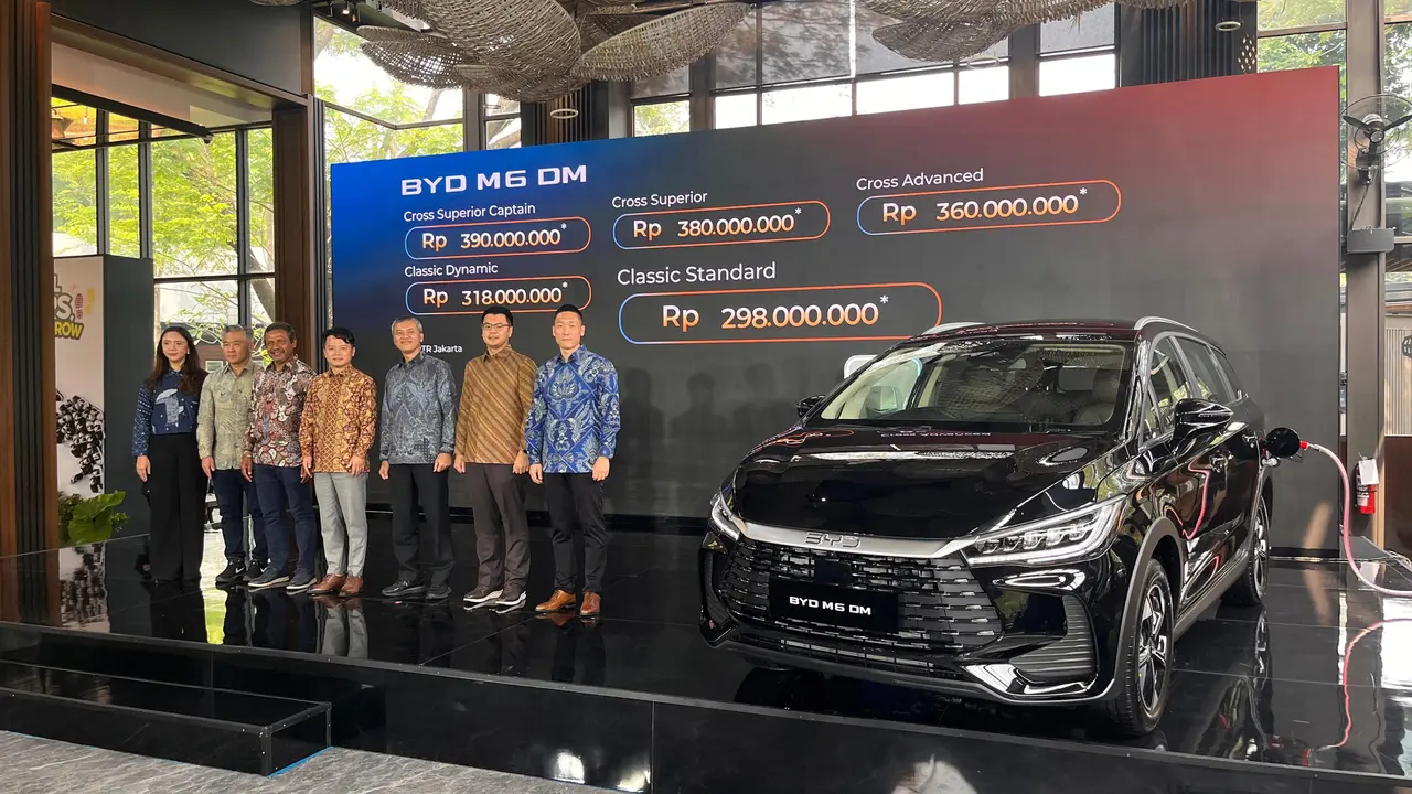 BYD M6