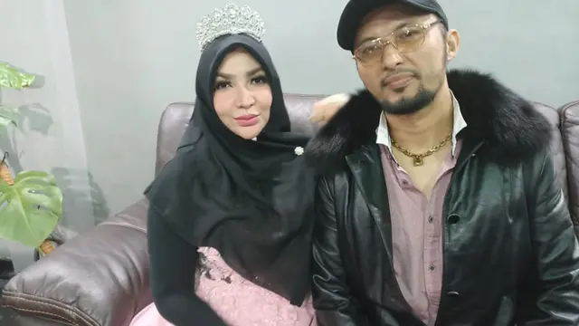 6 Potret Roro Fitria dan Suami Usai Menikah, Ajak Bikin Video Klip Bareng