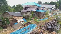 Rumah warga korban longsor di Jalan Sungai Wain Km 15 RT 33 Kelurahan Karang Joang Balikpapan.
