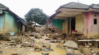 Kondisi sejumlah rumah warga usai banjir menerjang Kecamatan Sukajaya, Kabupaten Bogor, Jawa Barat. (Liputan6.com/Achmad Sudarno)