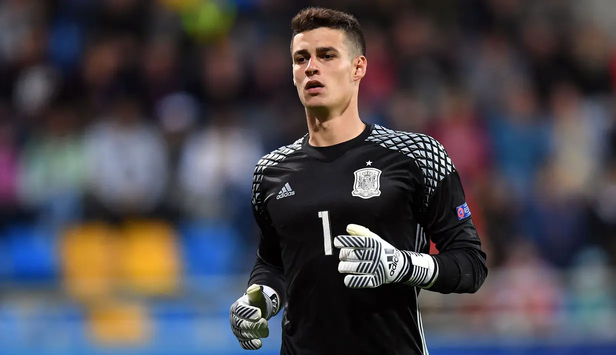 Kepa Arrizabalaga memang masih menjadi pelapis Eduardo Mency di Chelsea meskipun menyandang sebagai kiper termahal di Liga Inggris. Penampilannya di bawah mistar gawang The Blues juga terbilang biasa saja sehingga belum mampu menarik perhatian Luis Enrique. (AFP/Maciej Gillert)