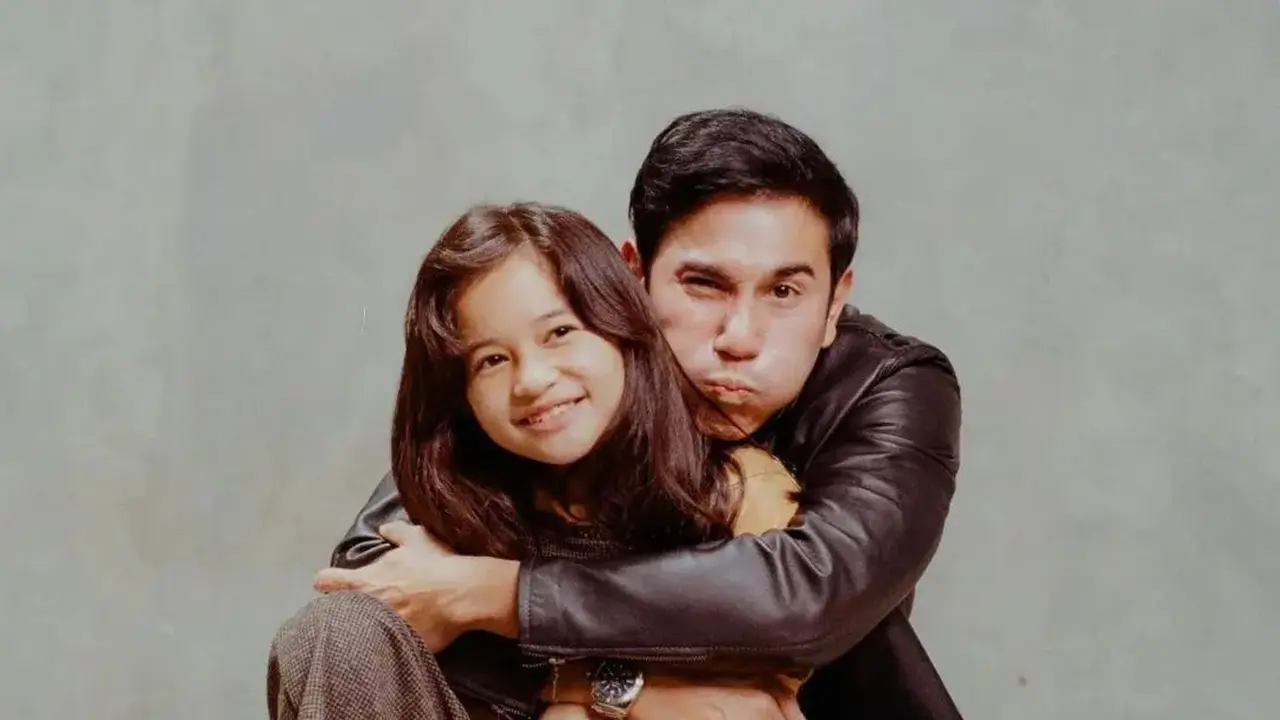 6 Momen Kedekatan Vino G. Bastian dan Graciella Abigail, Ayah Anak di Miracle In Cell No. 7