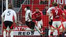 Jelang akhir babak pertama, Manchester United tertinggal 0-1 dari Fulham lewat gol Calvin Bassey pada menit ke-45+1. (Darren Staples/AFP)