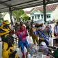 Kegiatan vaksinasi anak usia 6-11 tahun yang digelar Polresta Cirebon menghadirkan tokoh Spiderman dan Bumblebee untuk menciptakan suasana senang agar anak mau di vaksin. Foto (istimewa)