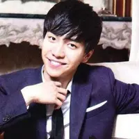 Setelah wajib militernya selesai, Lee Seung Gi pun langsung terjun ke dunia hiburan. Ia menyapa penggemarnya melalui drama Hwayugi. (Foto: Allkpop.com)