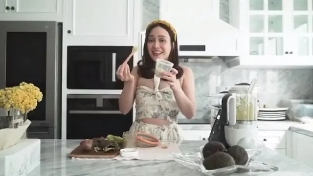 6 Momen Shandy Aulia Suapi Baby Claire MPASI yang Jadi Perbincangan