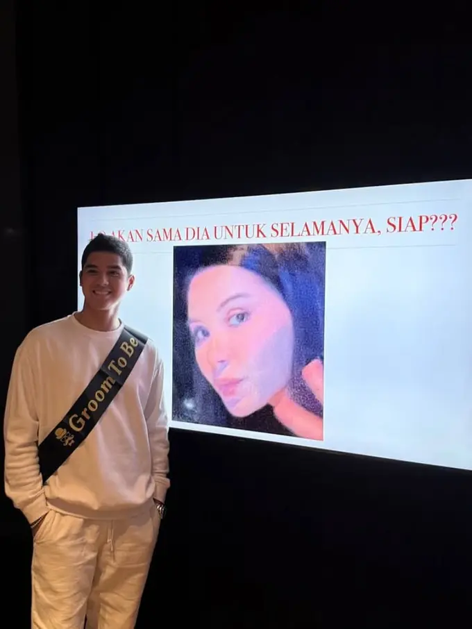 Tampil Kasual Serba Putih, Gaya Al Ghazali saat Dapat Kejutan Bro-dal Shower dari Para Sahabat