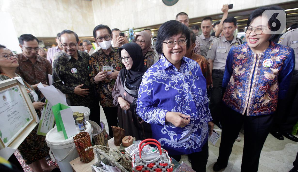 Menteri LHK, Siti Nurbaya membuka secara langsung FPSN 2023.  Dalam sambutannya, Menteri Siti menyampaikan bahwa tema yang ditetapkan sebagai HLH sedunia menjelaskan tentang semakin pentingnya masalah persampahan secara nasional dan internasional. (Liputan6.com/Johan Tallo)