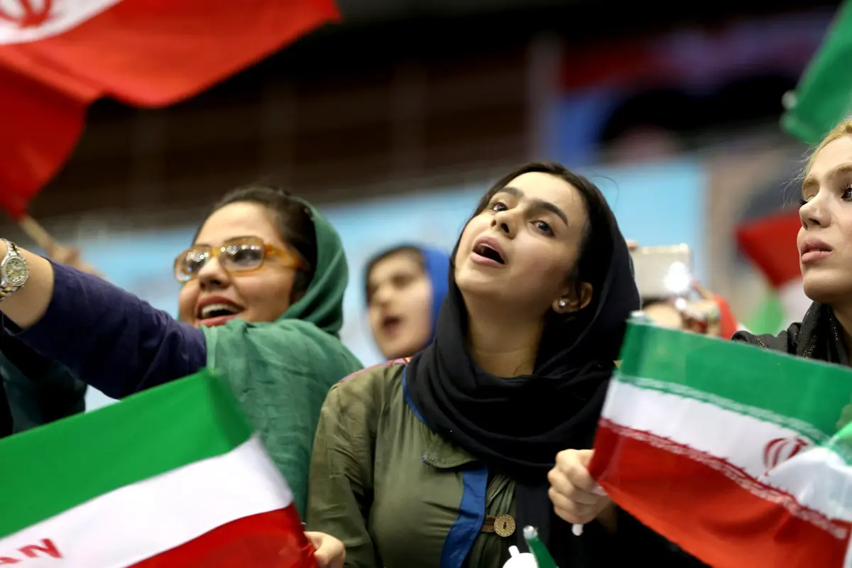 Tengok Kecantikan Wanita Iran Lewat Gambar GIF