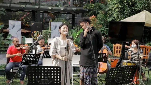 Lepas Status Duda, Ini 6 Potret Marthino Lio dan Delia Husein yang Telah Menikah