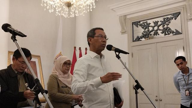 Penjabat (Pj) Gubernur DKI Jakarta Heru Budi Hartono mengadakan Rapat Pimpinan (Rapim) membahas pengembangan tanggul dalam program National Capital Integrated Coastal Development (NCICD)