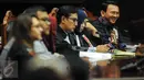 Gubernur DKI Basuki 'Ahok' Tjahaja Purnama menghadiri sidang lanjutan uji materiil Undang-Undang Pilkada mengenai cuti selama masa kampanye di MK, Jakarta, Kamis (15/9). Sidang beragenda mendengarkan keterangan sejumlah pihak. (Liputan6.com/Faizal Fanani)