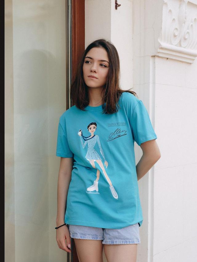 8 Pesona Evgenia Medvedeva, Atlet Ice Skating Rusia yang Viral di Media Sosial