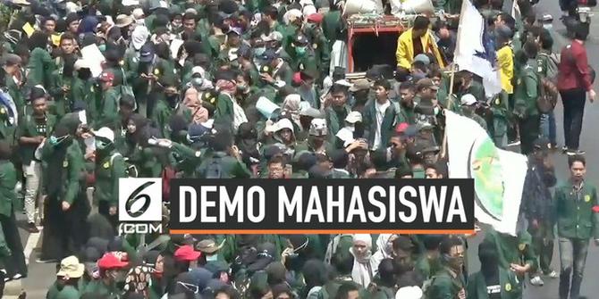 VIDEO: Gelombang Mahasiswa Terus Berdatangan ke Gedung DPR