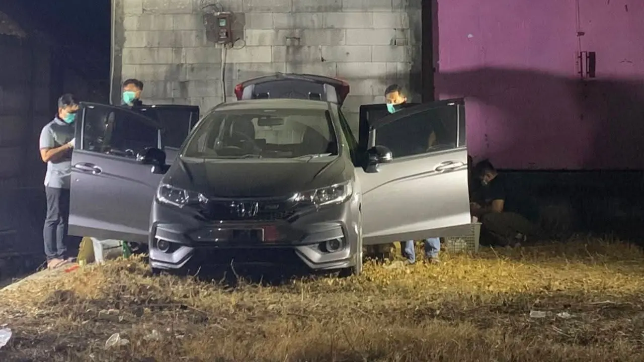 Pemilik konter tewas di bagasi mobil