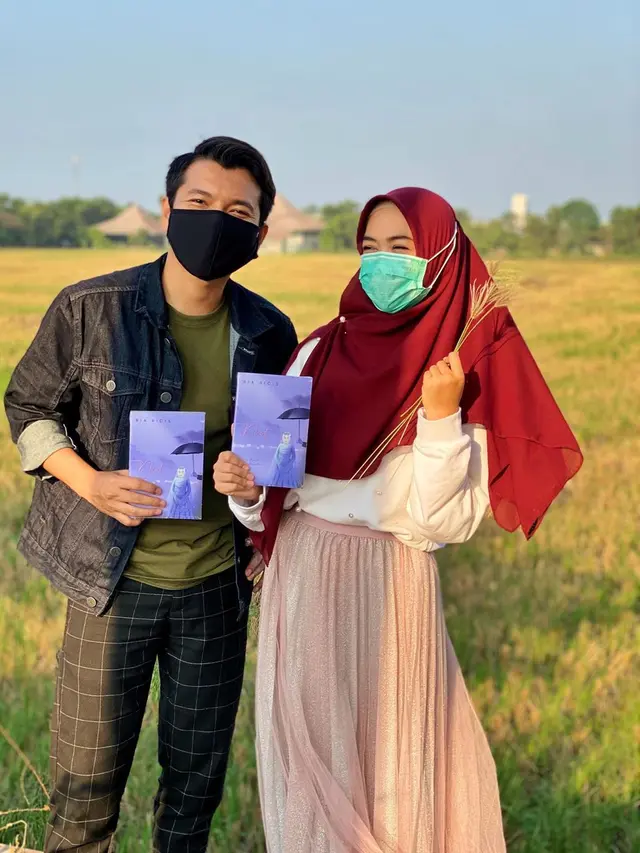 7 Potret Mesra Ria Ricis dengan Artis TikTok Reza Surya, Didoakan Berjodoh