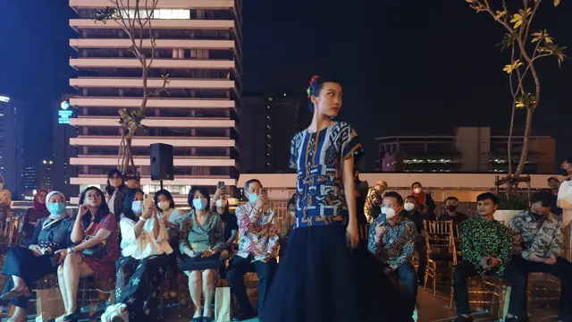 Show Perdana Oscar Lawalata Usai Berganti Nama Asha Smara Darra, Angkat Kelas Tenun Ikat