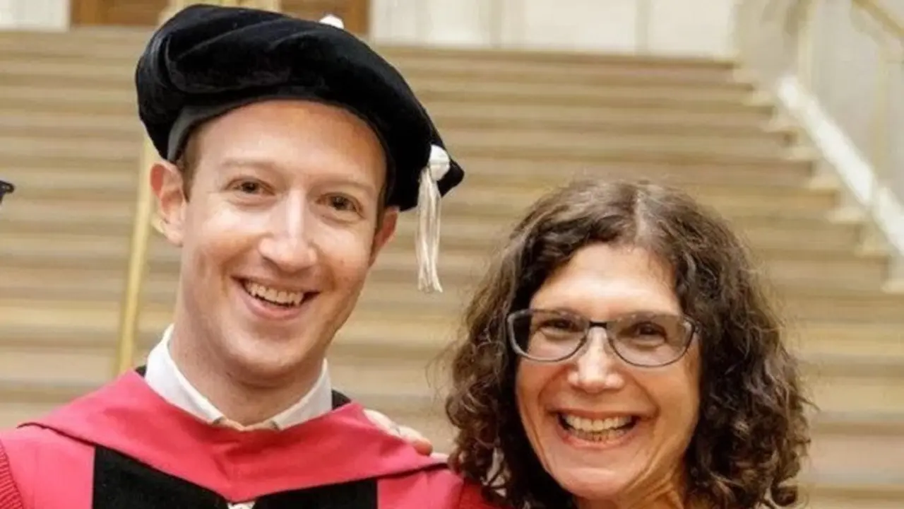 Mark Zuckerberg dan Ibunda (quartz.com)