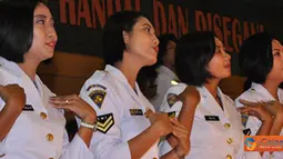 Citizen6, Surabaya: Selain campursari, tamu undangan juga di manjakan dengan penampilan Serka Rizki yang menampilkan tarian khas Sunda Jaipongan yang dipadukan dengan Tari Bali. (Pengirim: Surabaya)