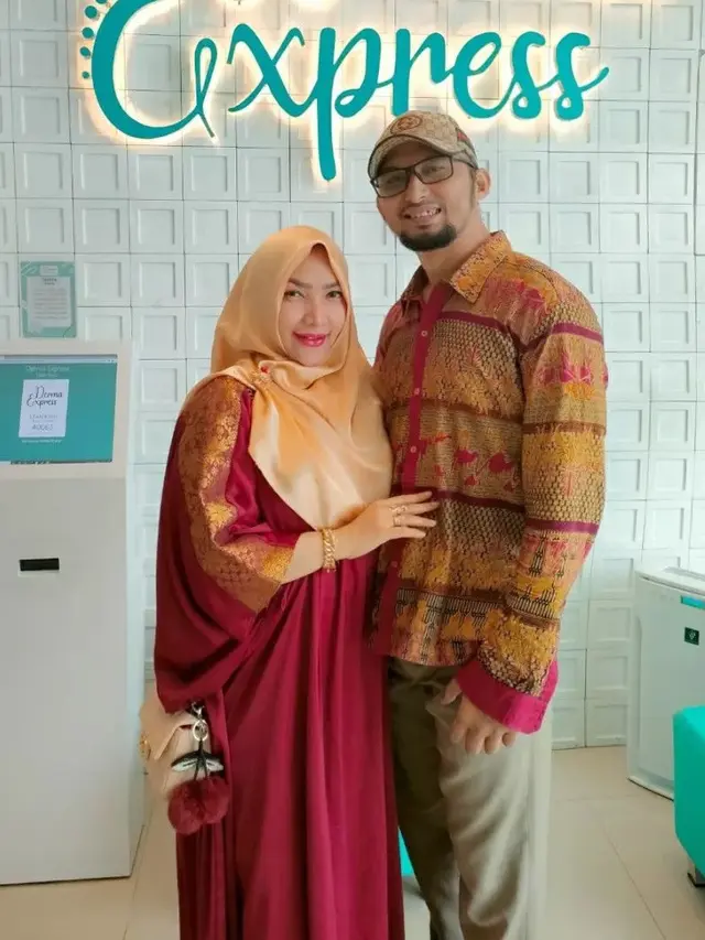 Roro Fitria Hamil