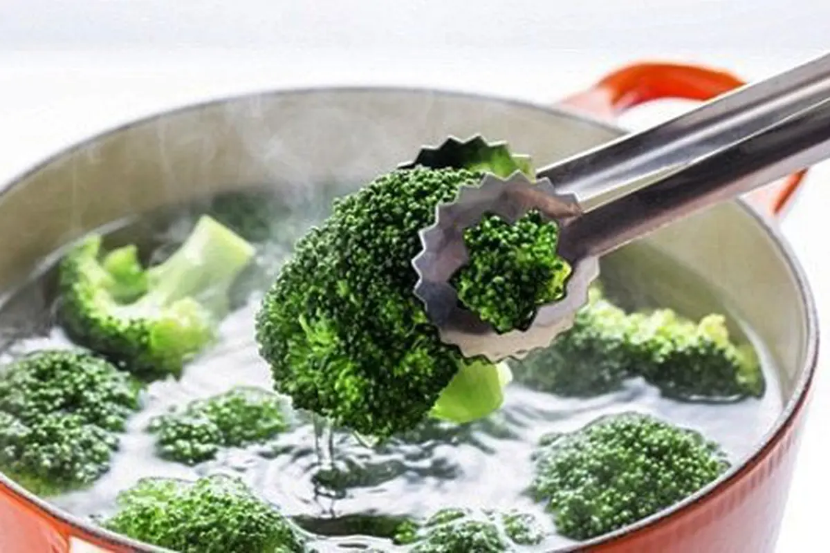 Merebus sayur menghilangkan nutrisi/copyright: thinkstockphotos.com