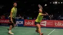 Ganda campuran Indonesia, Ardiansyah dan Devi Permatasari, berhasil menang 21-14 dan 21-19 dari ganda campuran Australia, Matthew Chau dan Somerville, pada kualifikasi BCA Indonesia Open 2016. (Bola.com/Vitalis Yogi Trisna)