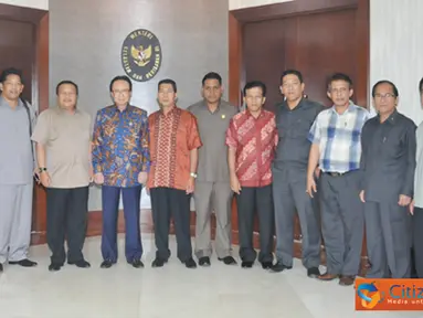 Citizen6, Jakarta: Disamping itu Walikota Sibolga juga mengajukan proposal permintaan penambahan bantuan kapal 30 Gt dan rumah ikan bagi nelayan Sibolga. (Pengirim: Efrimal Bahri)