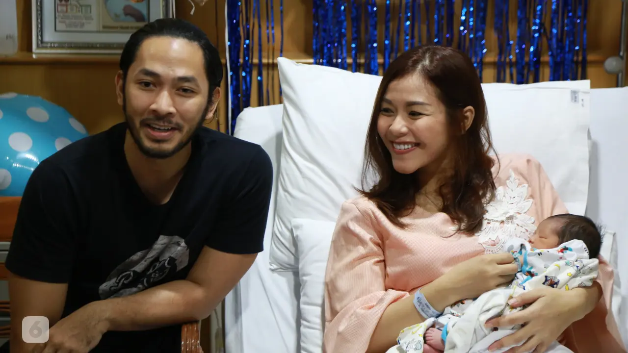 [Bintang] Istri Lahirkan Anak Ketiga, Uki NOAH Mengaku Tegang