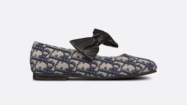 Gaya Stylish Anak Bontot Gibran Rakabuming Raka dan Selvi Ananda, La Lembah Manah Kenakan Sepatu Branded Rp11Jutaan