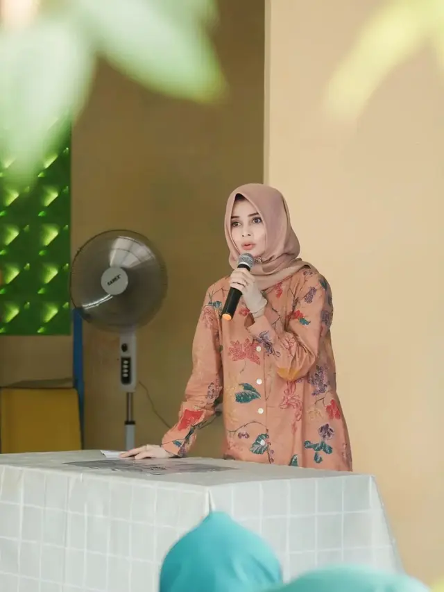 6 Fashion Ibu Pejabat Ala Jihan Fahira, Simpel tapi Tetap Elegan