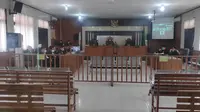 Suasana sidang dugaan pelecehan mahasiswi Universitas Riau yang digelar tanpa pengunjung. (Liputan6.com/M Syukur)