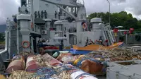 Sebanyak 16 rumpon liar berhasil dibongkar dalam Operasi Benteng Tuna. (Liputan6.com/Yoseph Ikanubun)