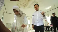 Bima datang bersama sang istri Yane Sugiarto menggunakan kemeja putih dihantarkan calon Wakil Wali Kota Bogor Dedie Rachim pukul 09.45 WIB. (Liputan6.com/Darno)