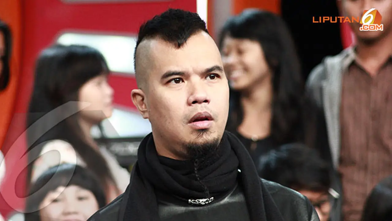 ahmad-dhani-131128b.jpg