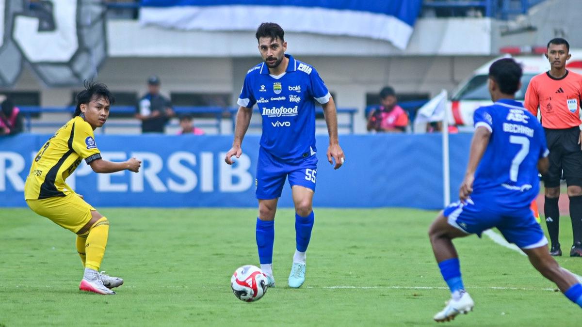 Debut Aneh Frans Putros di Persib Bandung: Bek Tengah Timnas Irak Malah Dimainkan Bojan Hodak jadi Bek Kiri!
