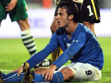 Italy Alberto Gelardino reacts after missing to score against Bulgaria during their FIFA World Cup 2010 qualifying football match at Vassil Levski stadium in Sofia on October 11, 2008. AFP PHOTO / DIMITAR DILKOFF